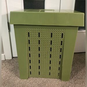 Vintage MCM plastic laundry Hamper Shamrock-NeatWay basket box